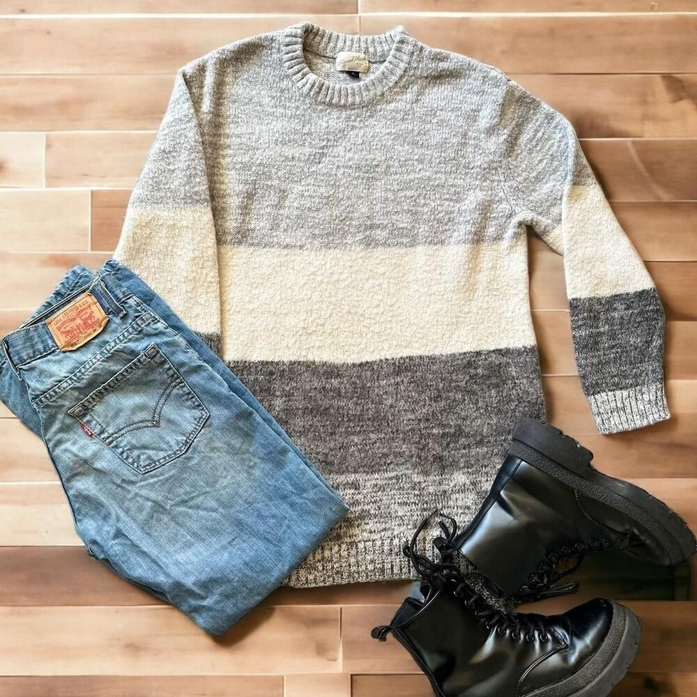 Vintage Grey and White Universal Threads Oversize Sweater
